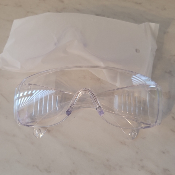 2 Pcs of anti-fog safety Protective Glasses for Lab and more - Picture 1 of 4